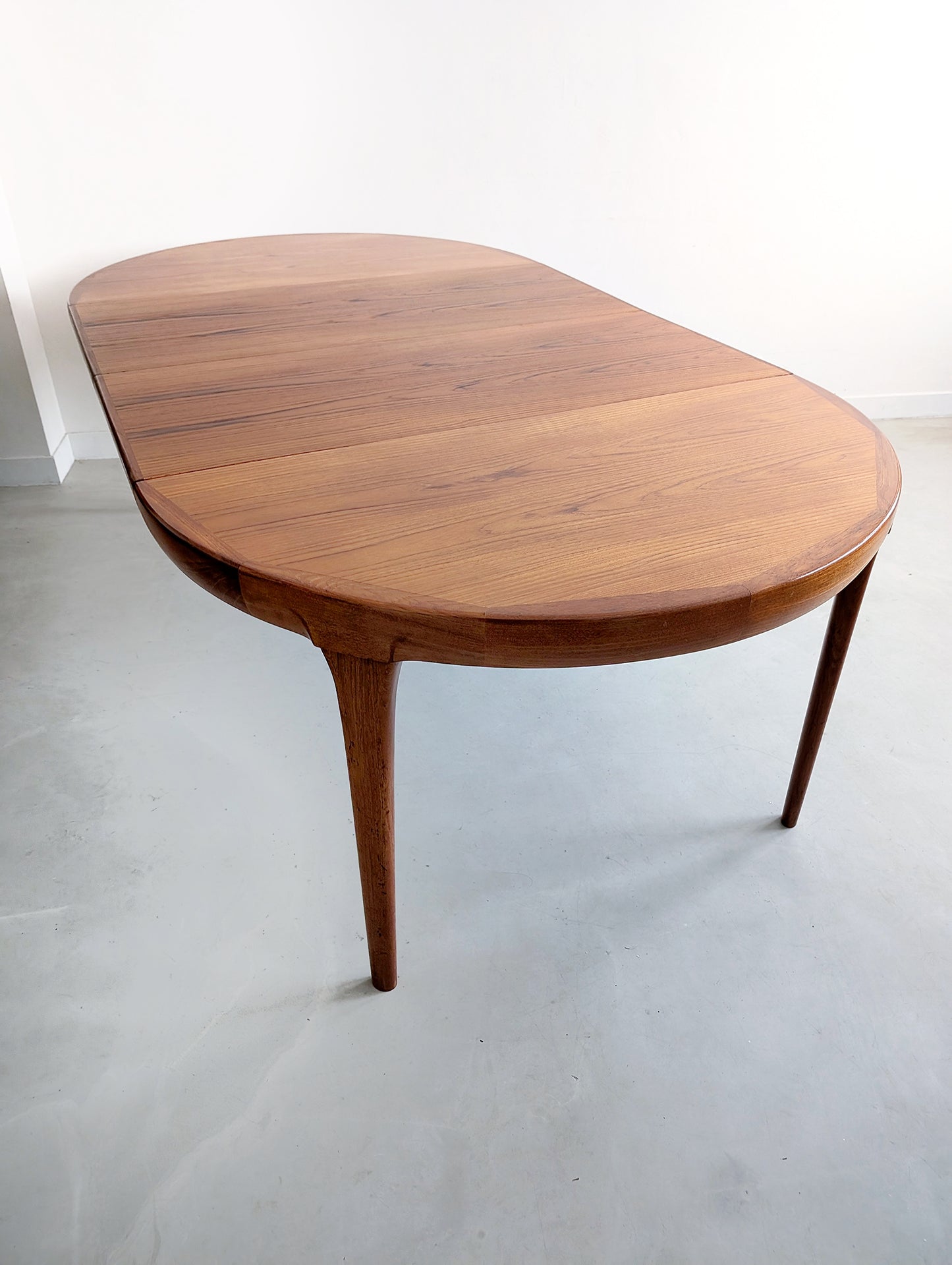 Extendable Dining Table by Ib Kofod-Larsen for Faarup Møbelfabrik 1960's
