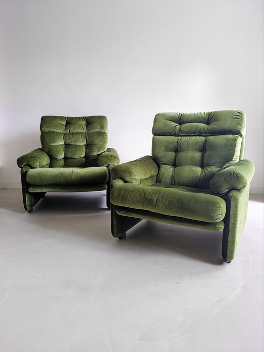 Coronado armchairs by Tobia Scarpa and Afra Scarpa for B&B Italia 1970. Vintage Italian Midcentury Modern design. Green velvet upholstering. Loungechair.