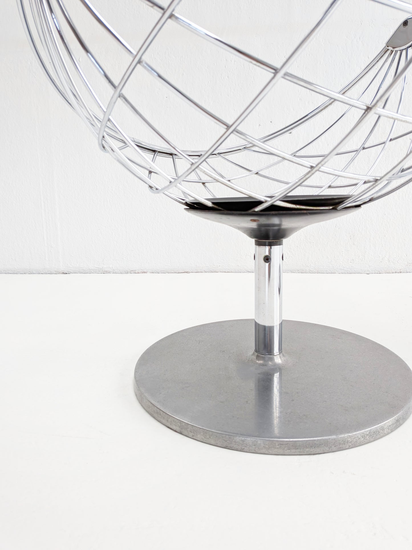 Set of 2 'Atomic Ball' Chairs by Rudi Verelst for Novalux 1970s