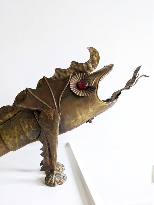 Handmade Artisan Brutalist Brass Dragon Lamp. Vintage design from the sixties. The perfect reading lamp or table lamp. German design