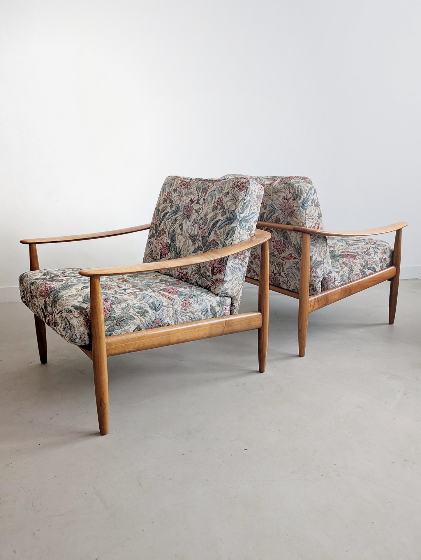 Set of 2 Floral Print Lounge Chairs by Carl Straub for Goldfeder 1960s
