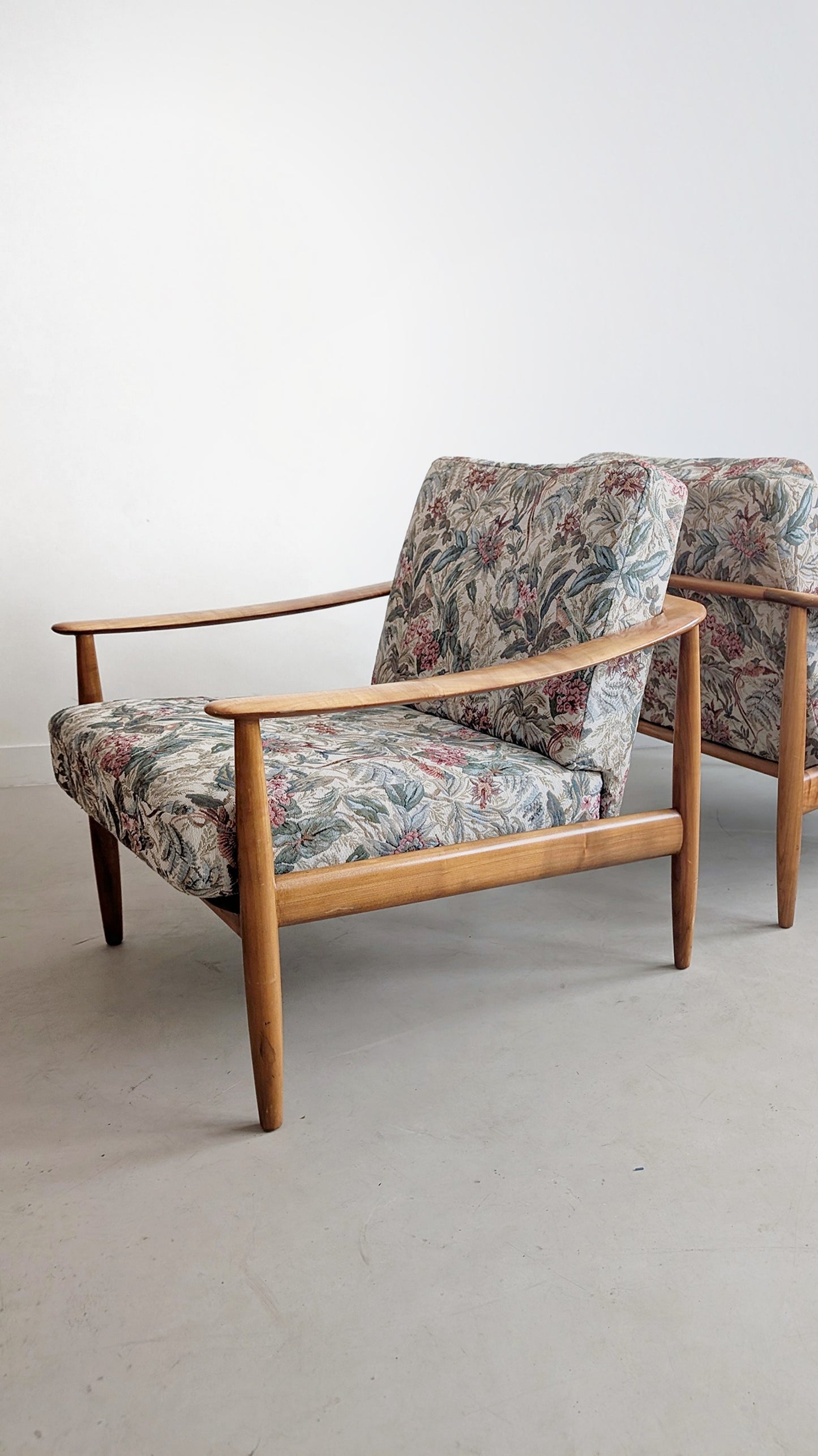 Set of 2 Floral Print Lounge Chairs by Carl Straub for Goldfeder 1960s