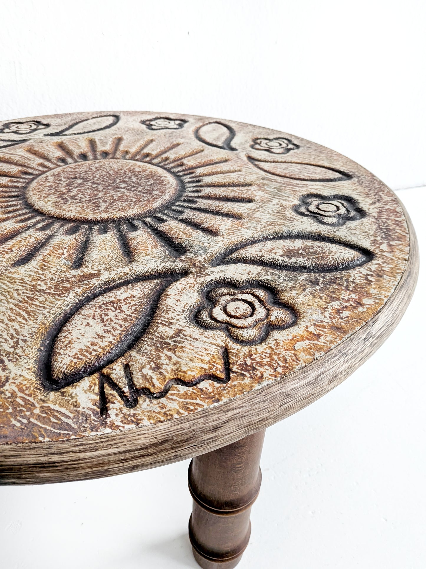 Round Lavastone Coffee Table By François Chaty For Vallauris 1960s